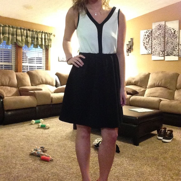 Dress - Picture 4 of 4