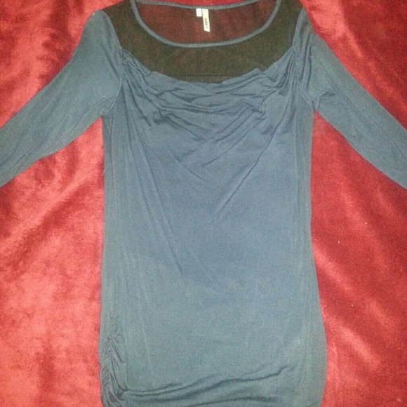 Fitted navy top