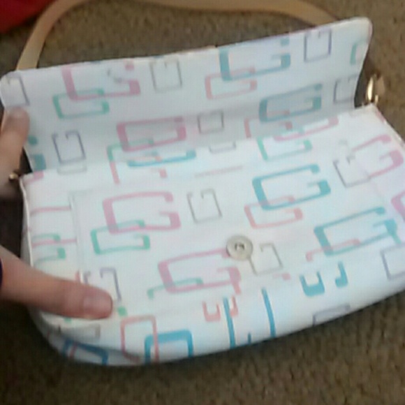 Guess Handbag - Picture 4 of 4