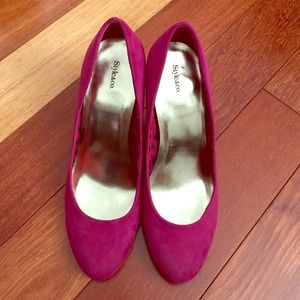 Fuchsia pumps