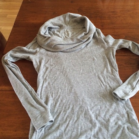 Long sleeved gray cotton shirt