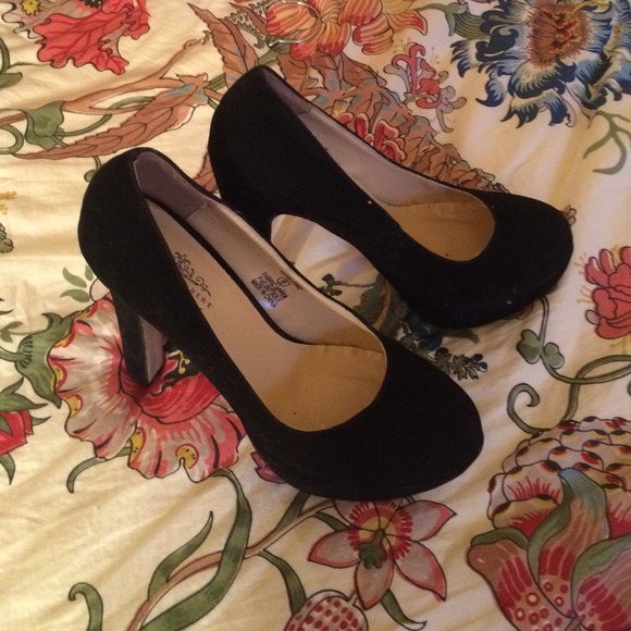 Black Suede Pumps