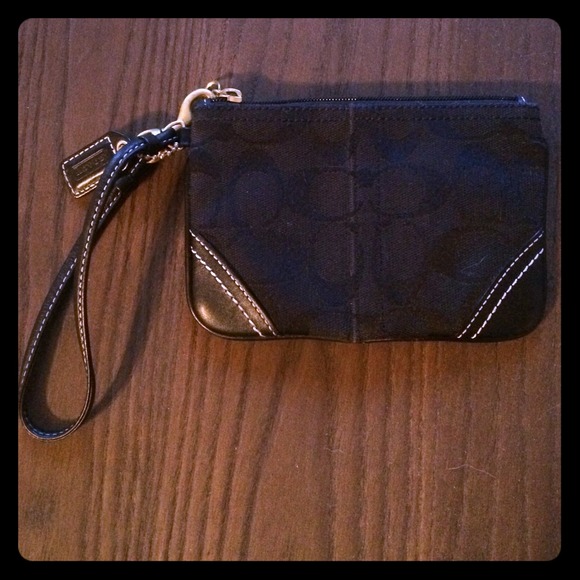 Coach Clutches & Wallets - Coach wristlet