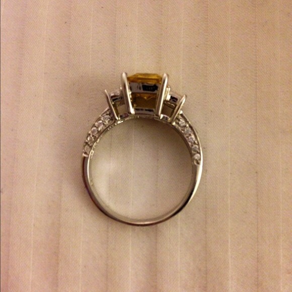 Canary yellow simulated diamond 925 Silver ring - Picture 2 of 4