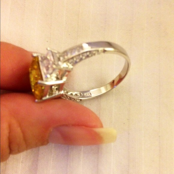 Canary yellow simulated diamond 925 Silver ring - Picture 3 of 4