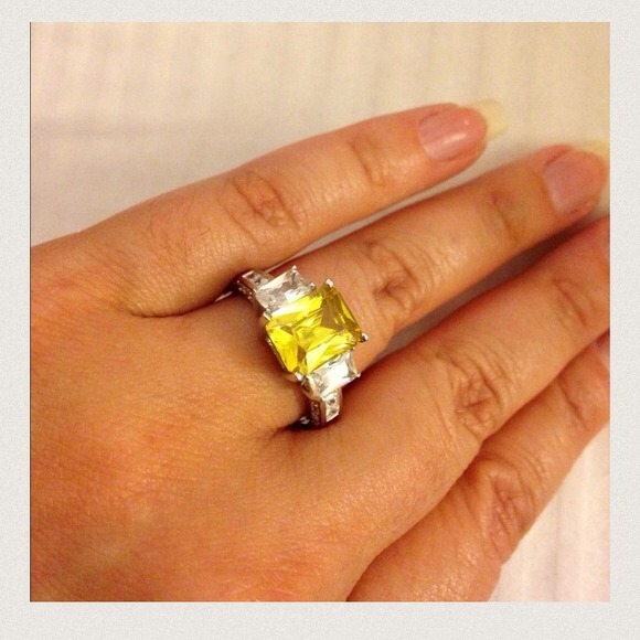 Canary yellow simulated diamond 925 Silver ring - Picture 4 of 4
