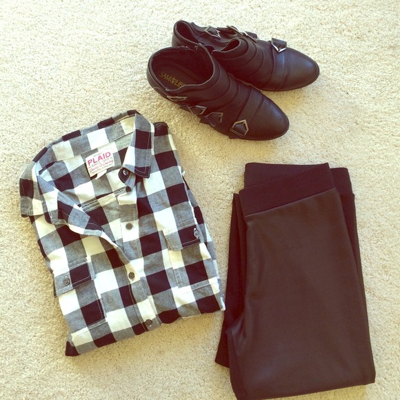 Black and white plaid flannel shirt. Size S.
