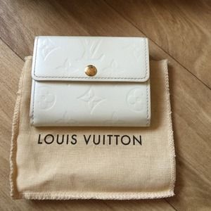 Louis Vuitton ludlow wallet in perle