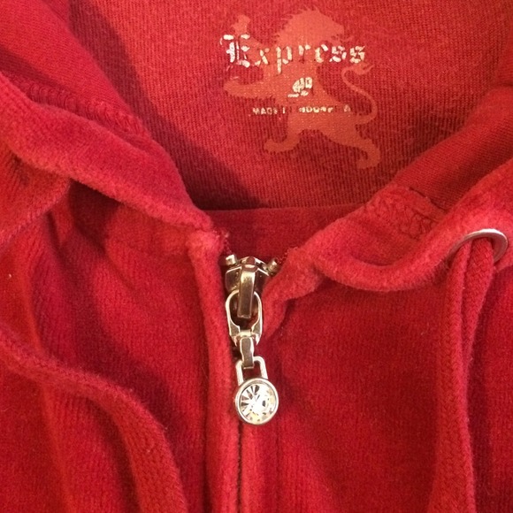 Soft red track suit - Picture 2 of 3