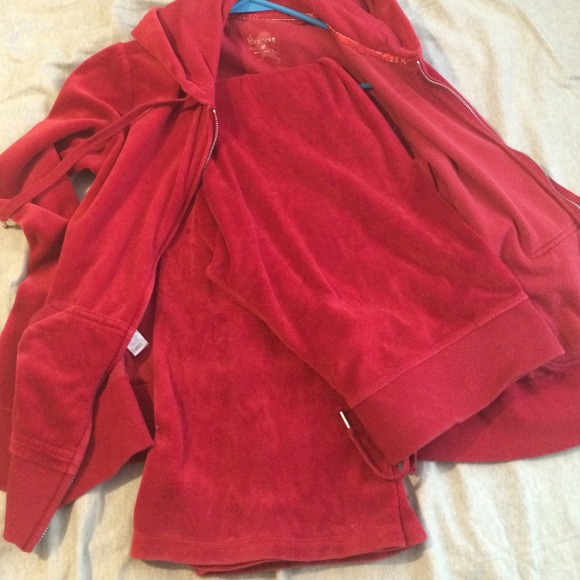 Soft red track suit - Picture 3 of 3