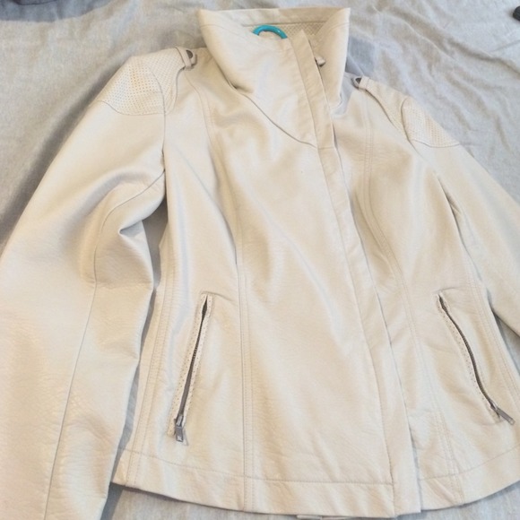 Light tan leather like jacket - Picture 2 of 4