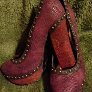 Dark red leather like chunky heel pump