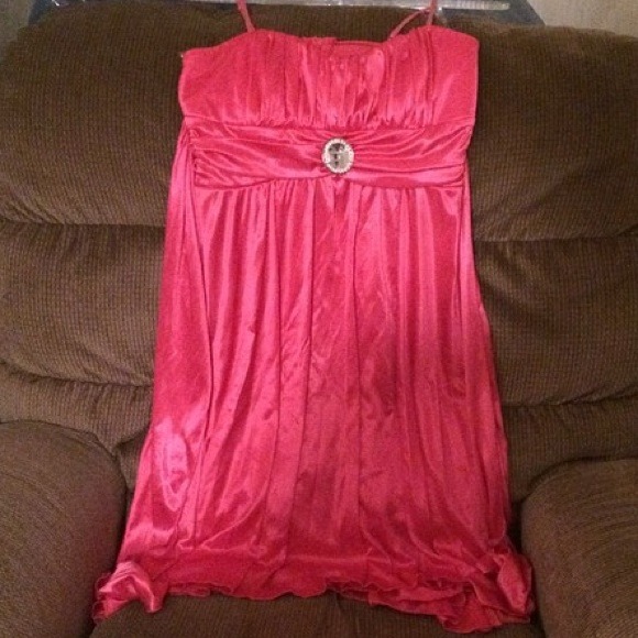 Formal dress - Picture 1 of 1
