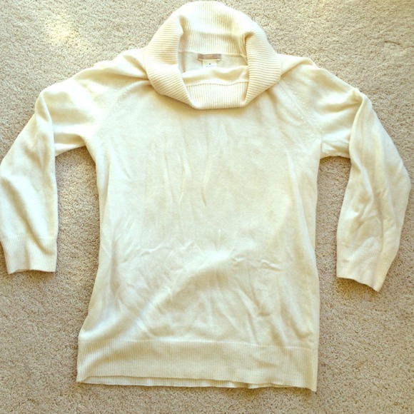 J. Crew cream cashmere sweater. Size M.