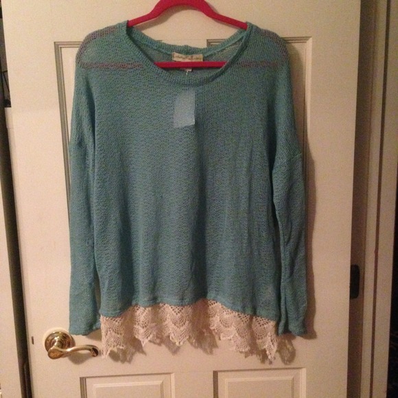 Green sweater w/ lace bottom