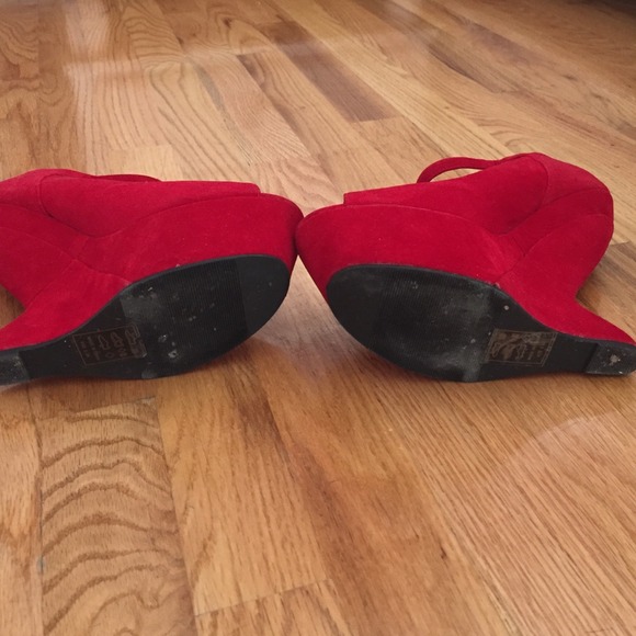 Shoedazzle red platform cutout wedge - Picture 3 of 4