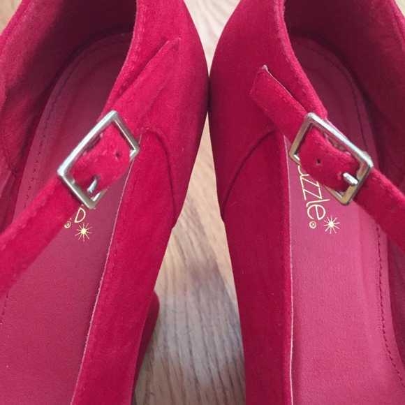 Shoedazzle red platform cutout wedge - Picture 4 of 4
