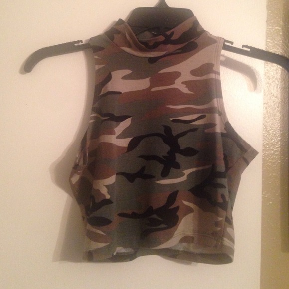 Camo crop top
