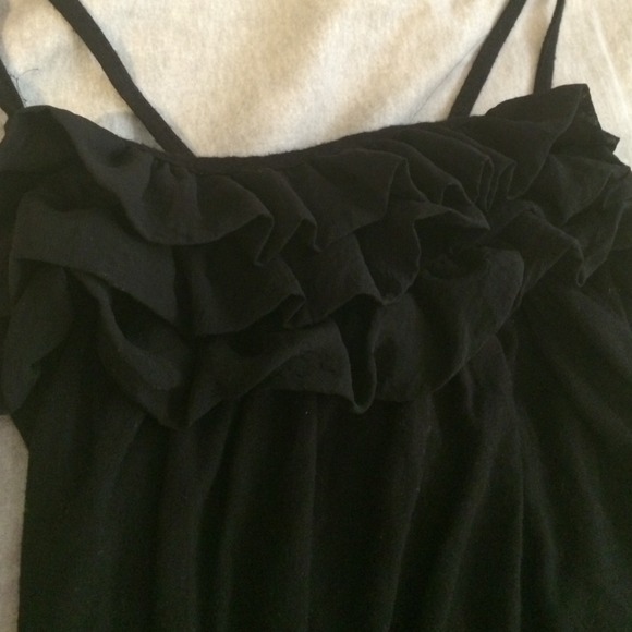 Black razor back ruffle tank - Picture 2 of 3