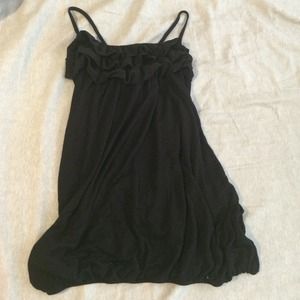 Black razor back ruffle tank
