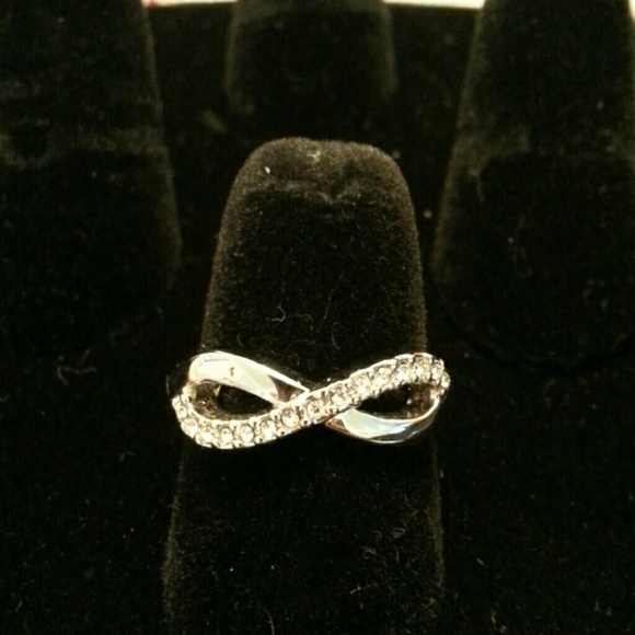 Eternal ring by lia sophia