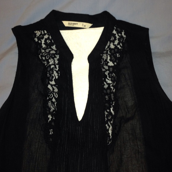 Old Navy black lace detail top medium