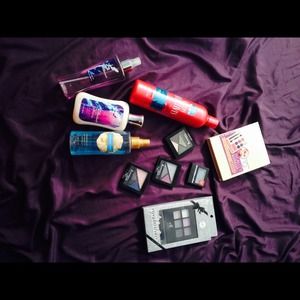 Makeup/shampoo/perfume bundle