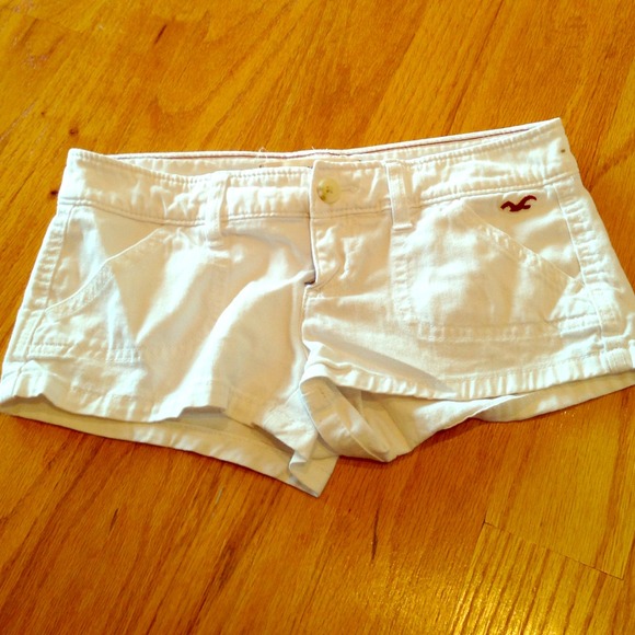 White Hollister shorts