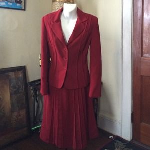 Cute red skirt suit.