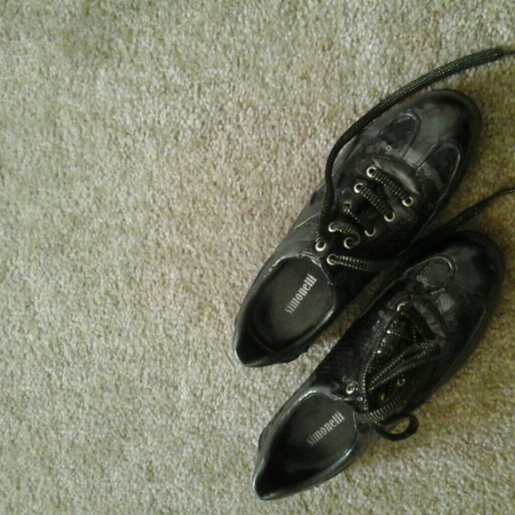 Beaded shoes wrestling style