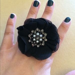 ❌❌SOLD❌❌Cute fabric flower bling ring!