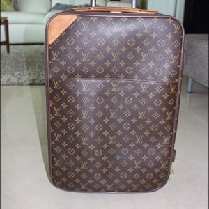 ❌❌Authentic Louis Vuitton Carry On Luggage