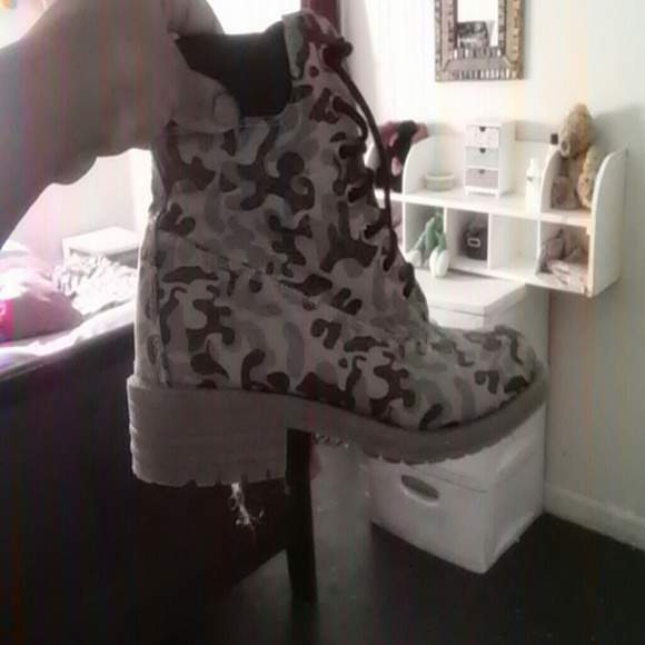 Designer Tims - Picture 2 of 2