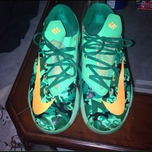 KD's Mens Sz 10.5
