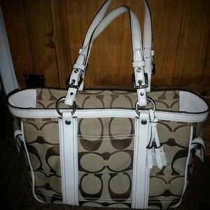 *AUTHENTIC*GUARANTEED COACH Signature Satchel