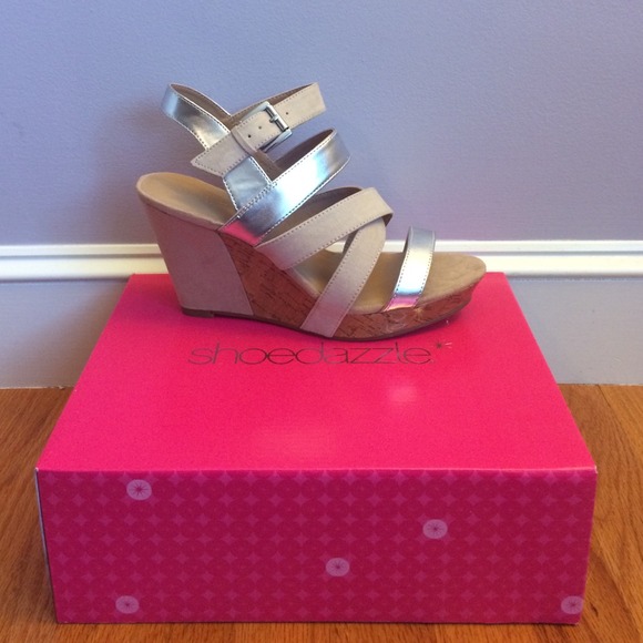 Shoedazzle 9.5 Franki wedges nude/silver