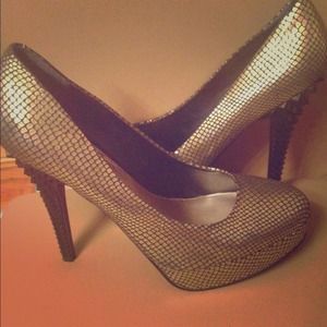 Rachel Roy hot gold shoes