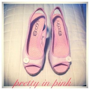 NWOT 50's style Sugar platform heels