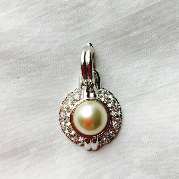 Pendant - Picture 1 of 2