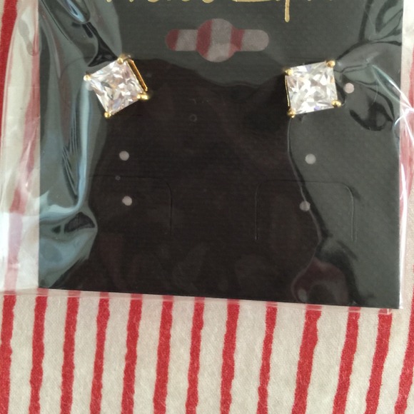 Earrings - Picture 1 of 1