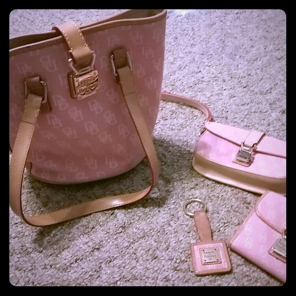 SOLD Pink dooney and bourke bucket handbag - Picture 1 of 4