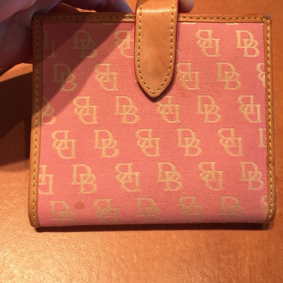SOLD Pink dooney and bourke bucket handbag - Picture 3 of 4