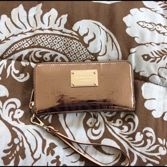 SOLD ON VINTED!!!! Michael Kors wallet/wristlet