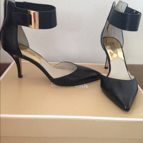 Michael Kors mid ankle shoes - Picture 2 of 4