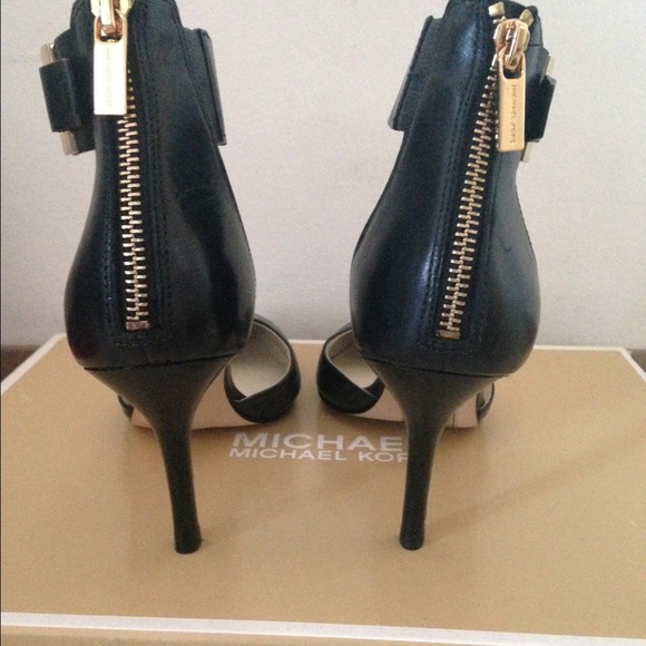 Michael Kors mid ankle shoes - Picture 3 of 4