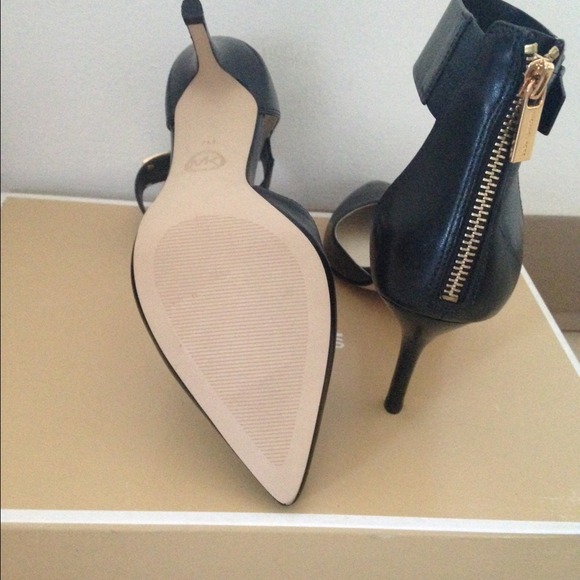 Michael Kors mid ankle shoes - Picture 4 of 4