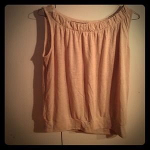 Bays short sleeve loosefitting stretch top.