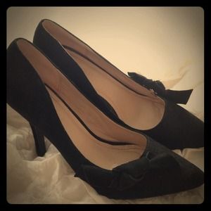 Victoria's Secret Colin Stuart black bow pumps 8.5