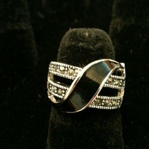 Lovely black and silver cocktail ring