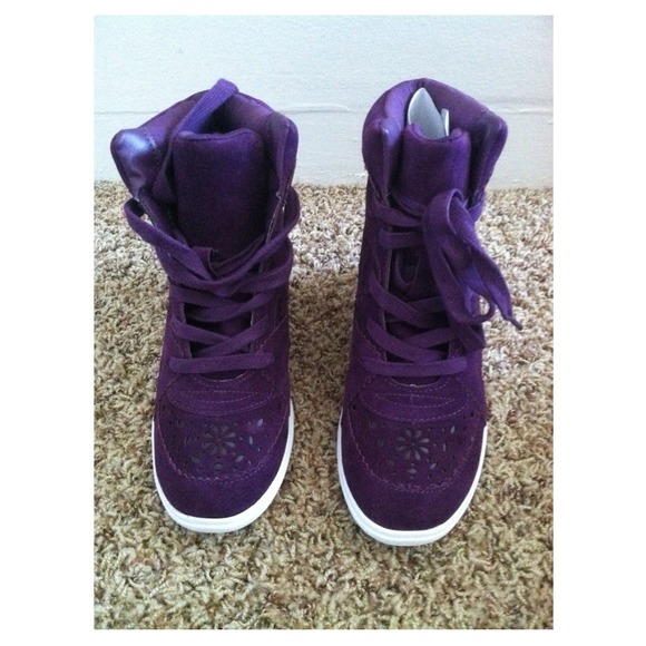 β‘β‘ Flash Sale Vera Wang Princess Purple Shoesβ‘β‘ - Picture 2 of 3